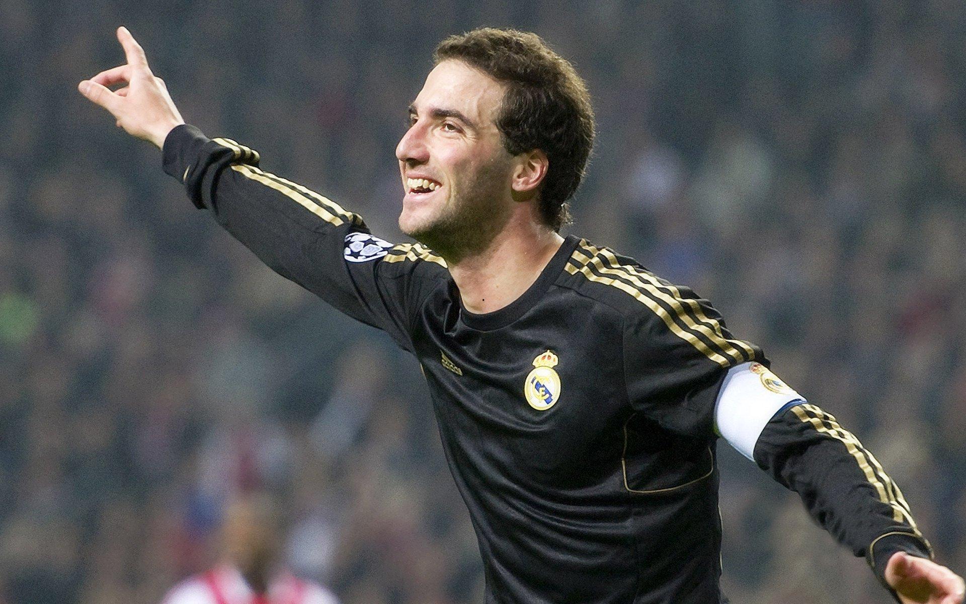 梦碎温布利！利物浦双星补时遭绝杀泪洒赛场，三狮军团40年世界杯荒持续，球迷慨叹比我们更痛